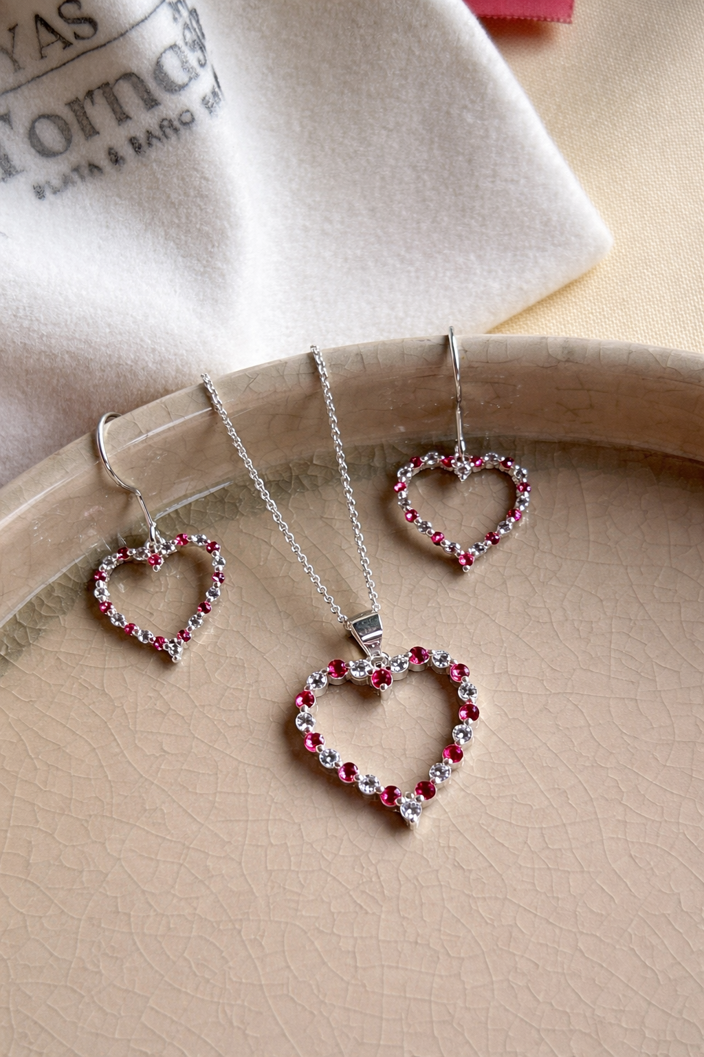 Conjunto Corazón con Circones Fucsia en Plata Fina 925