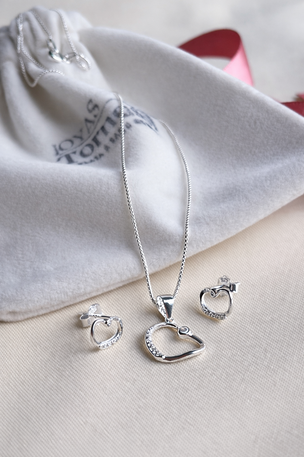 Conjunto Corazón Calado con Circones en Plata 925