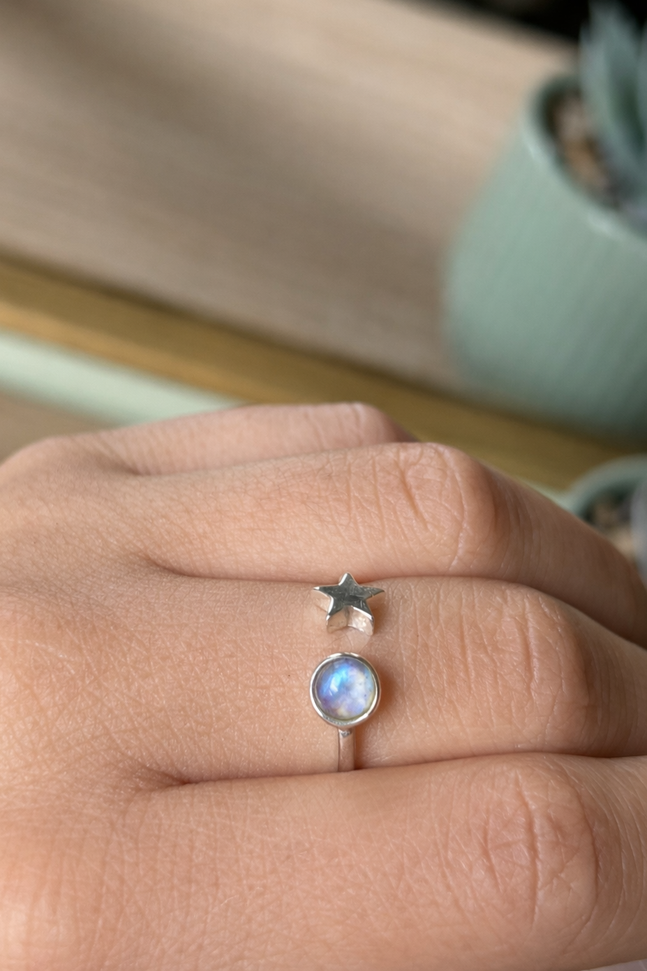 Anillo Estrella con Piedra Luna Ajustable en Plata Fina 925