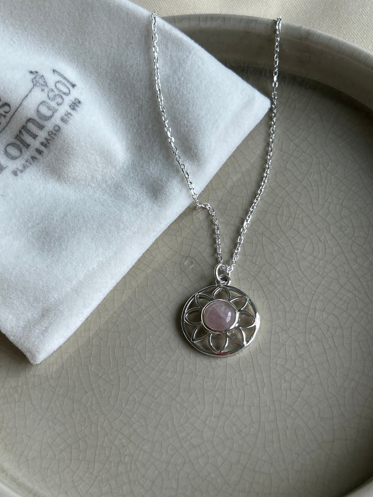Collar Flor con Cuarzo Rosado en Plata Fina 925
