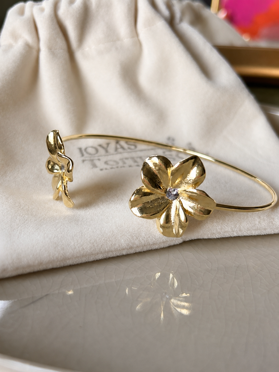 Esclava Floral Enchapada en Oro 18K
