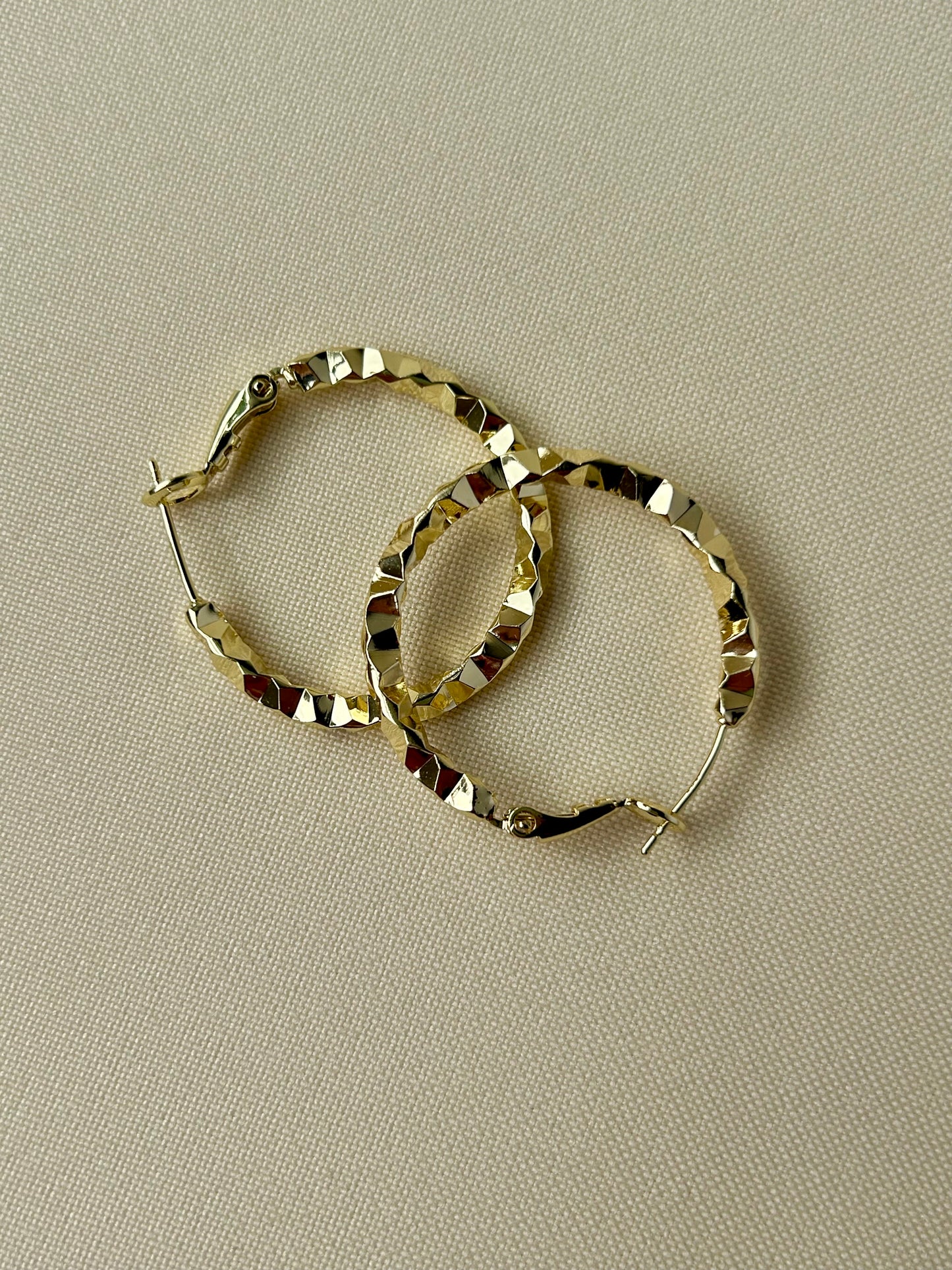 Argollas Facetadas 30 mm Enchapadas en Oro