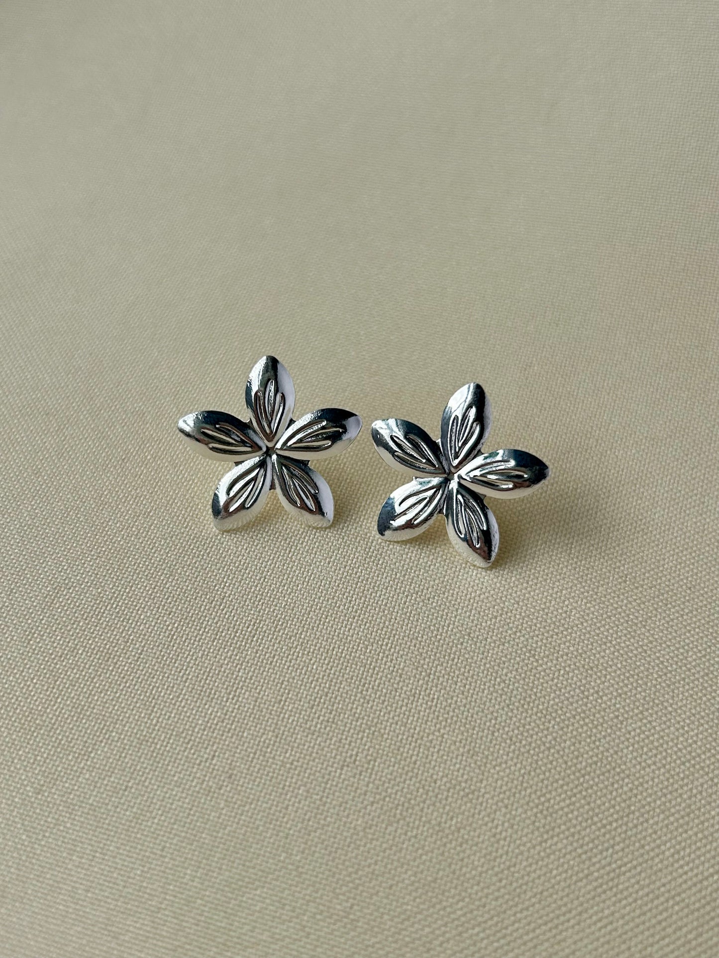 Aros Flor 20 mm Enchapados en Plata