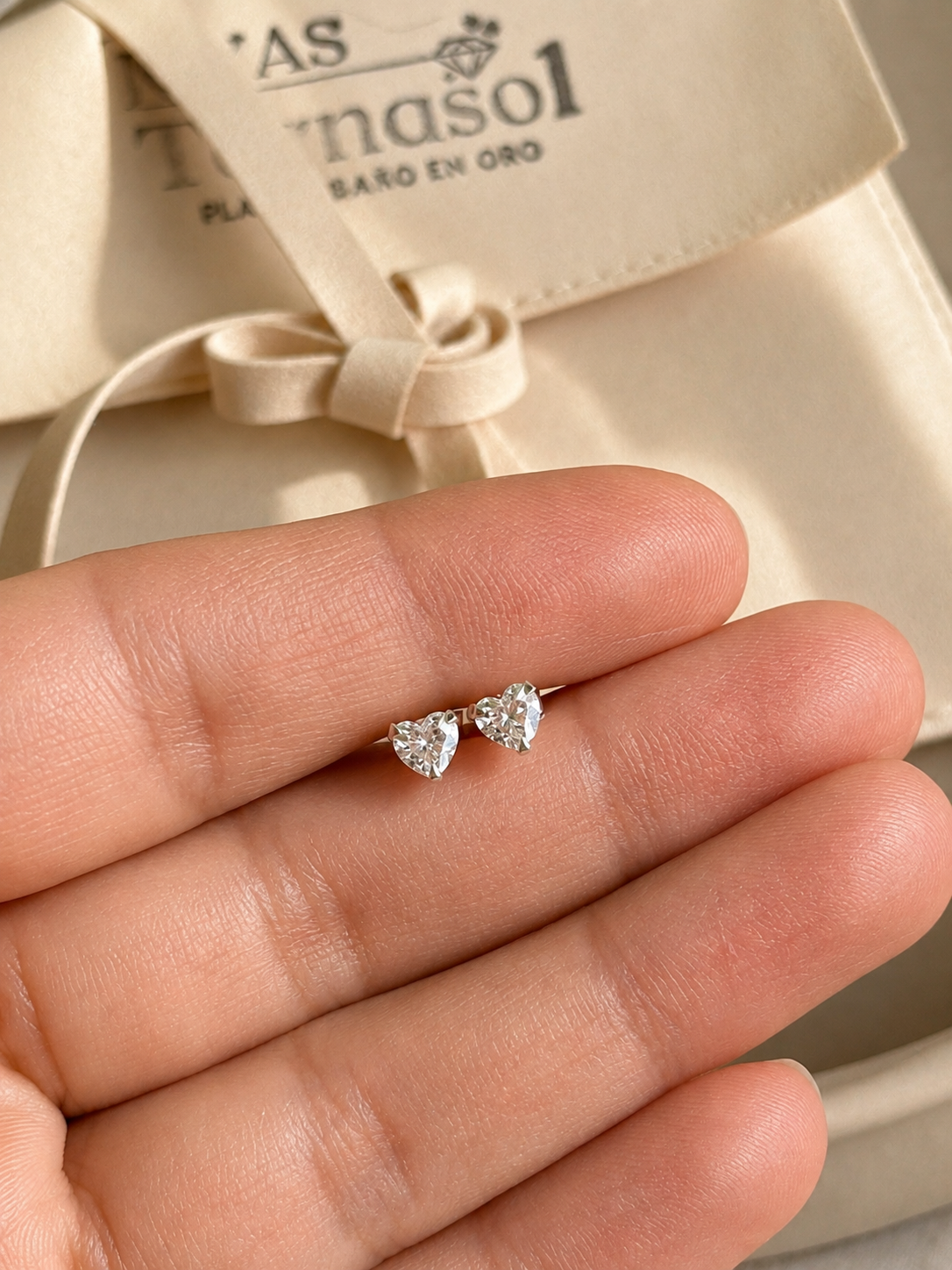 Aros Corazón Circón 4 mm en Plata Fina 925