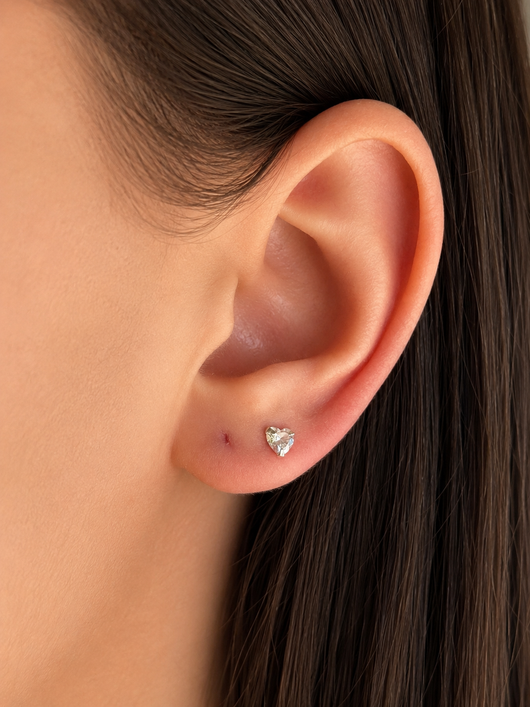 Aros Corazón Circón 4 mm en Plata Fina 925