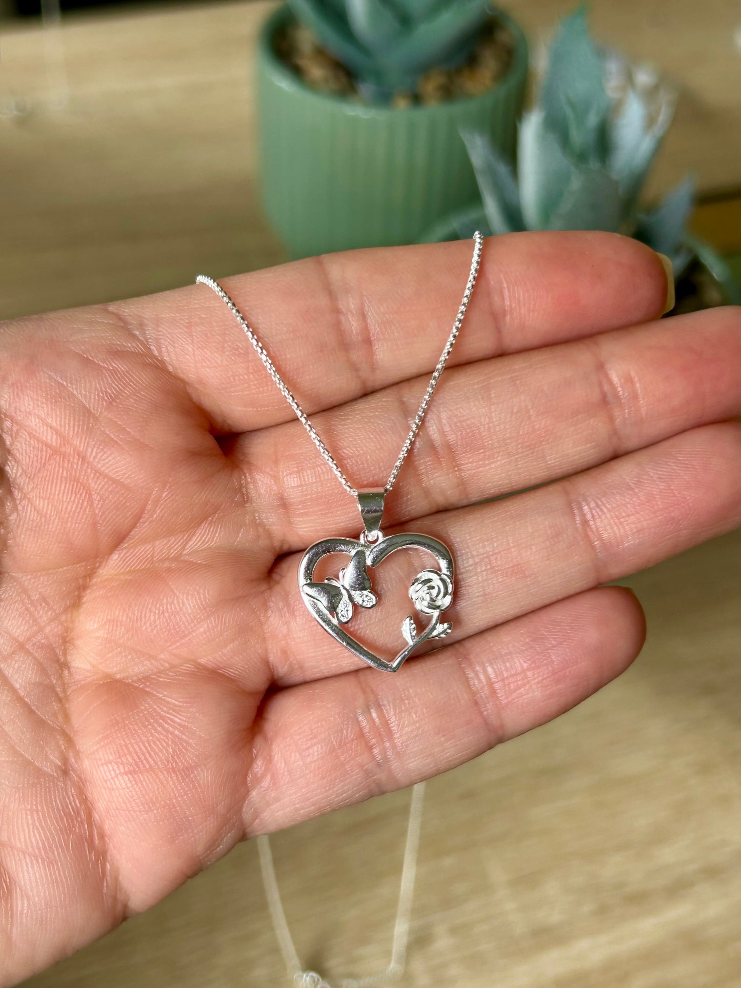 Collar corazón rosa y mariposa