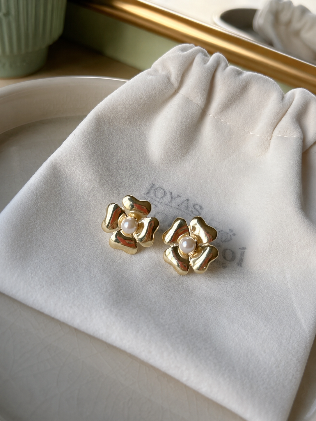 Aros Flor Perla Enchapados en Oro 18K