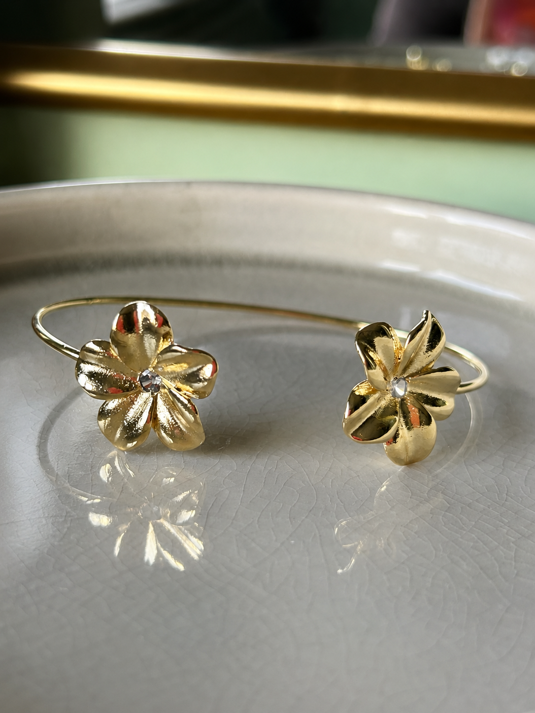 Esclava Floral Enchapada en Oro 18K