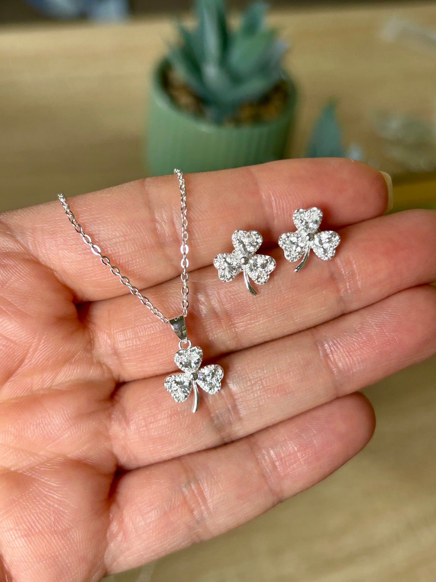 Conjunto Trébol con Circones en Plata Fina 925