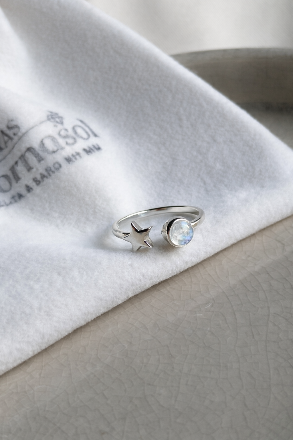 Anillo Estrella con Piedra Luna Ajustable en Plata Fina 925