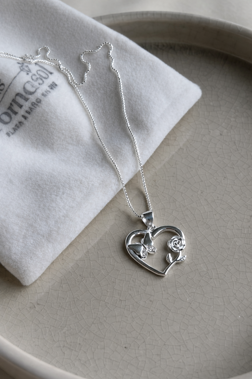 Collar corazón rosa y mariposa