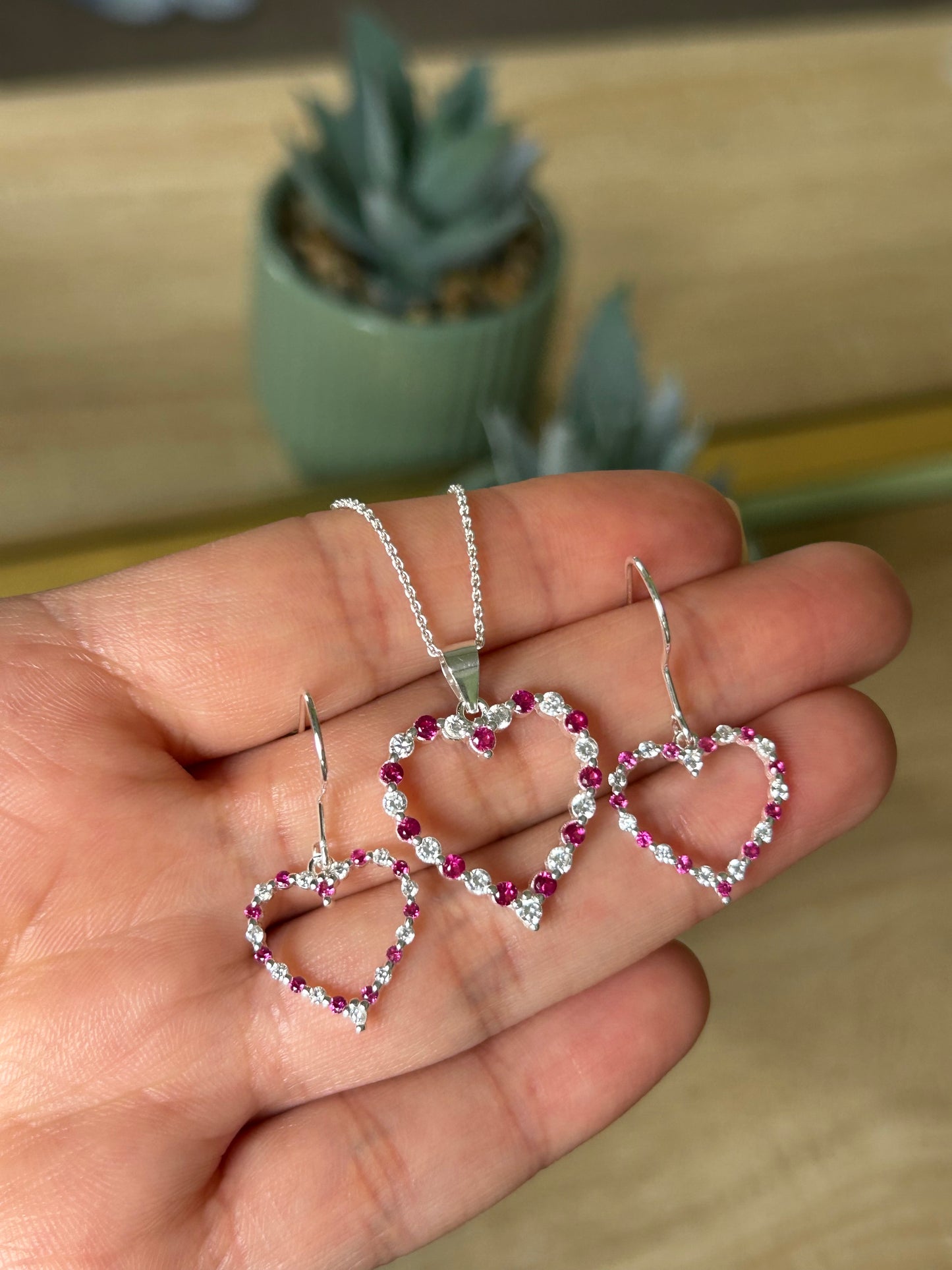 Conjunto Corazón con Circones Fucsia en Plata Fina 925