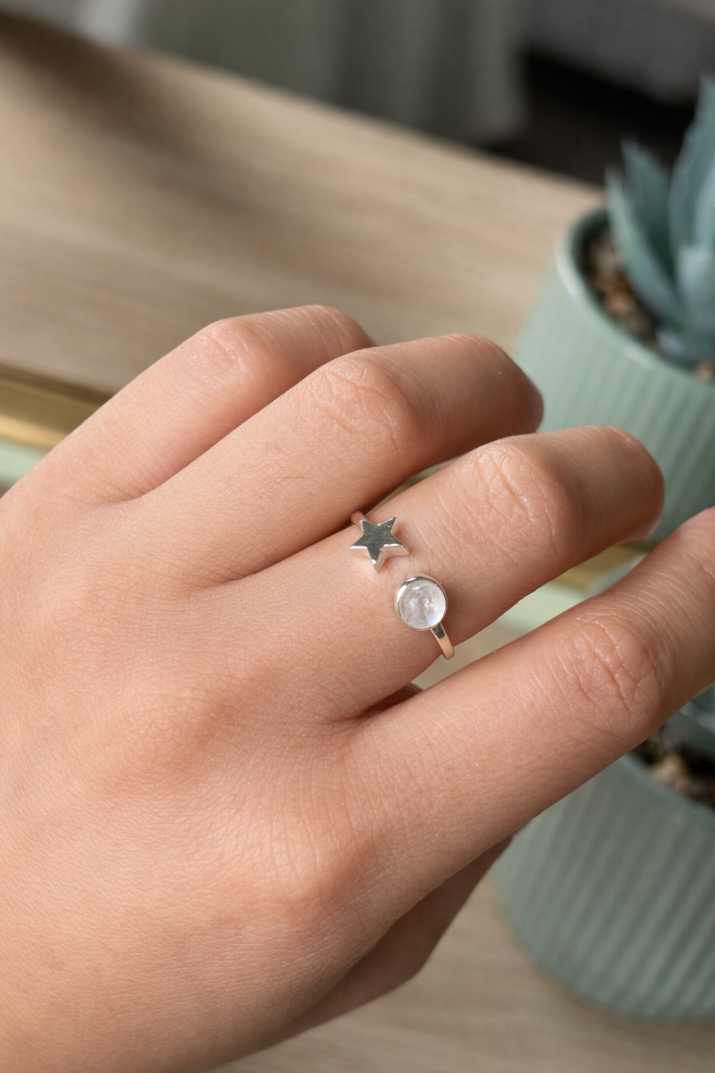 Anillo Estrella con Piedra Luna Ajustable en Plata Fina 925