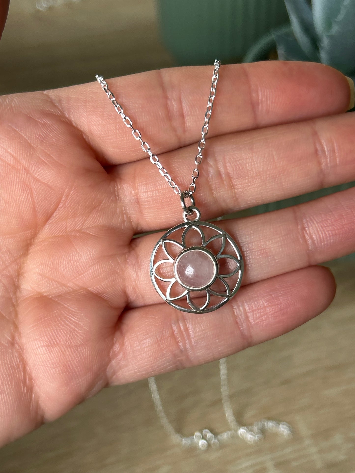Collar Flor con Cuarzo Rosado en Plata Fina 925