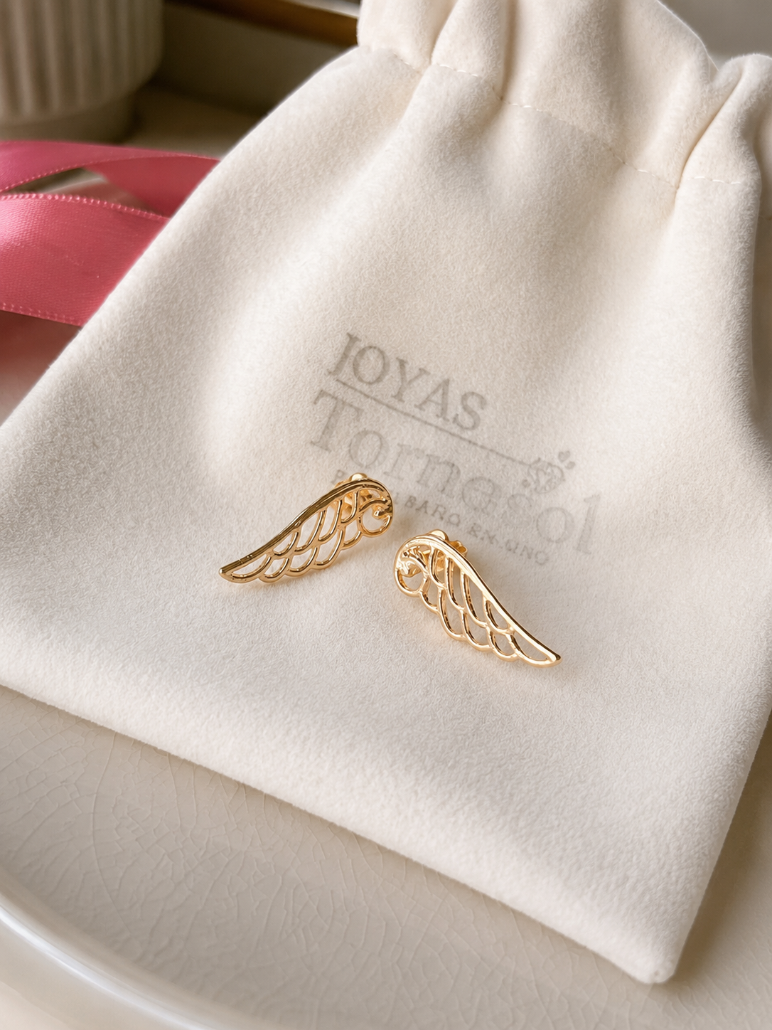 Aros Alas Celestiales Enchapados en Oro 18K