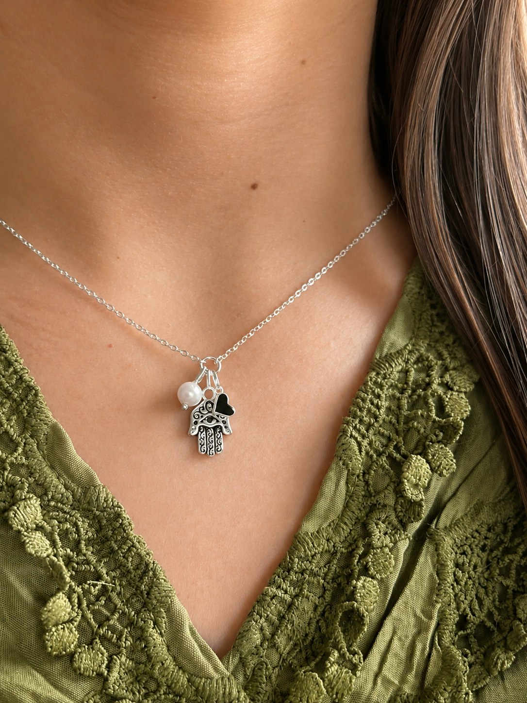 Collar Amuleto Mano de Fátima, Corazón y Perla, Plata Fina 925