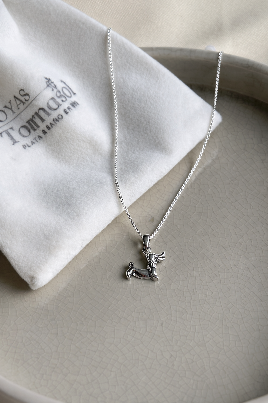 Collar Perro Salchicha en Plata Fina 925